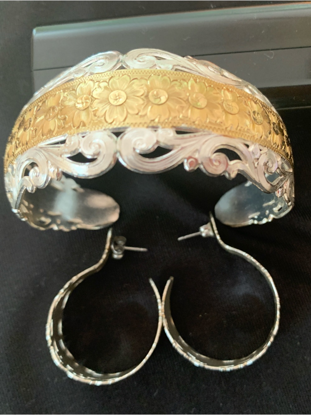 Montana Silversmiths Bracelet and Earring Set